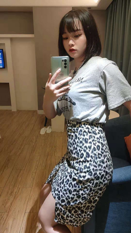 龙岗嫩妹小荷